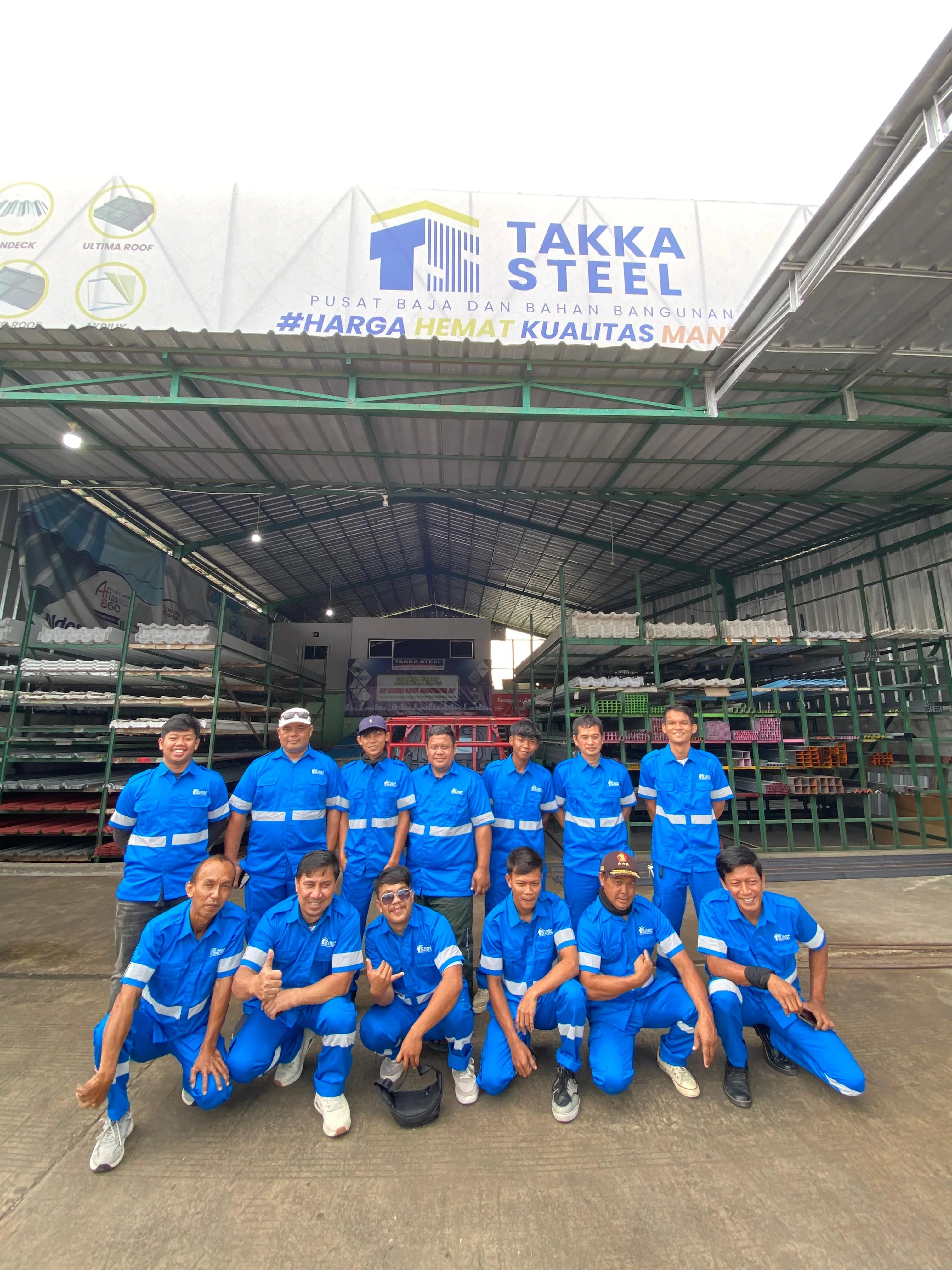 Tim profesional Takka Steel berseragam